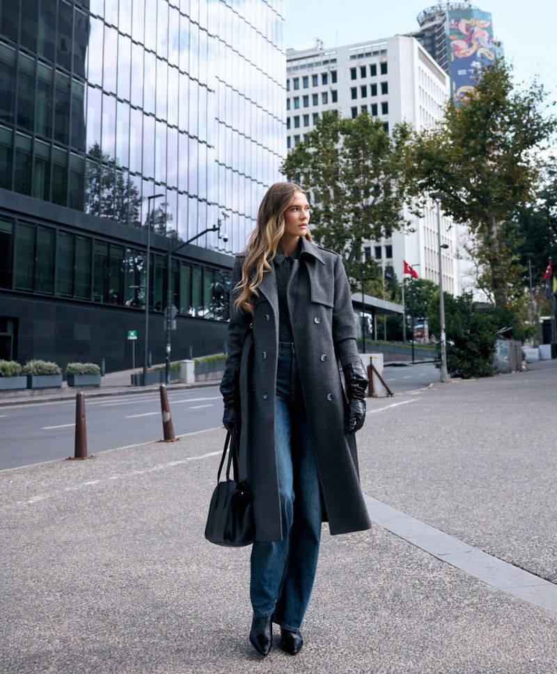 JULIA MALIN FOR YAKE 's cover